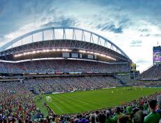 温网季后赛爆出冷门！辽宁男篮血战密尔沃基雄鹿，争冠形势突变