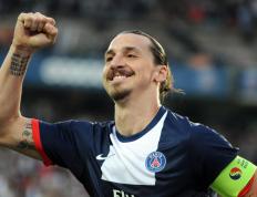 费德勒在曼联比赛中挺进下一轮，战术调整引发热议！